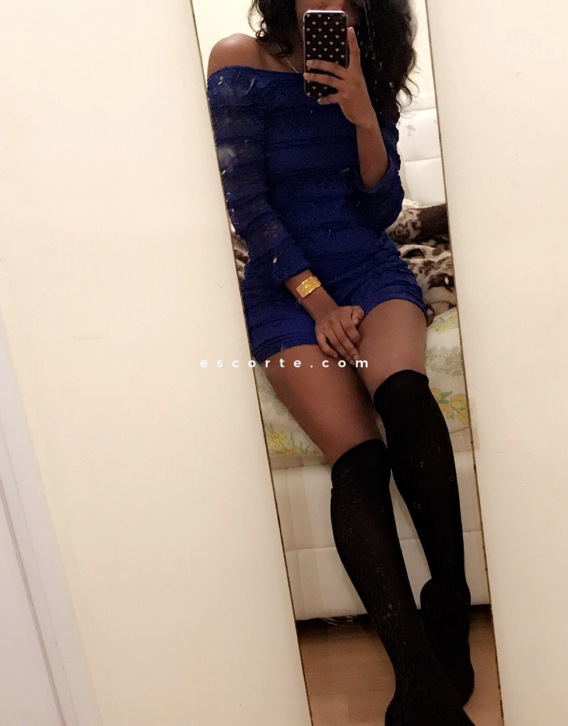 femme pour plan q escort La Roche-sur-Yon Emy